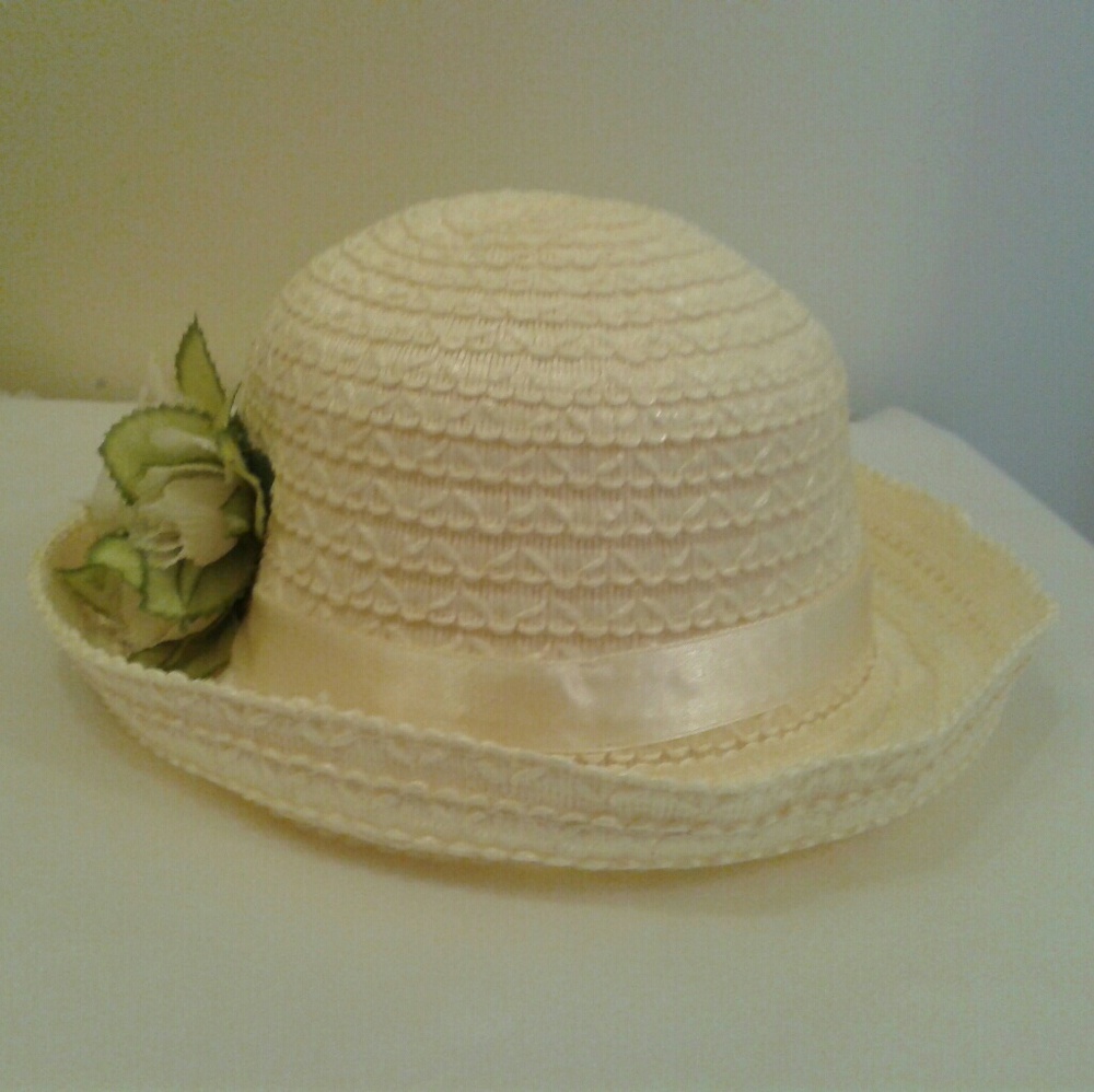 Cream Hat with Green Flower