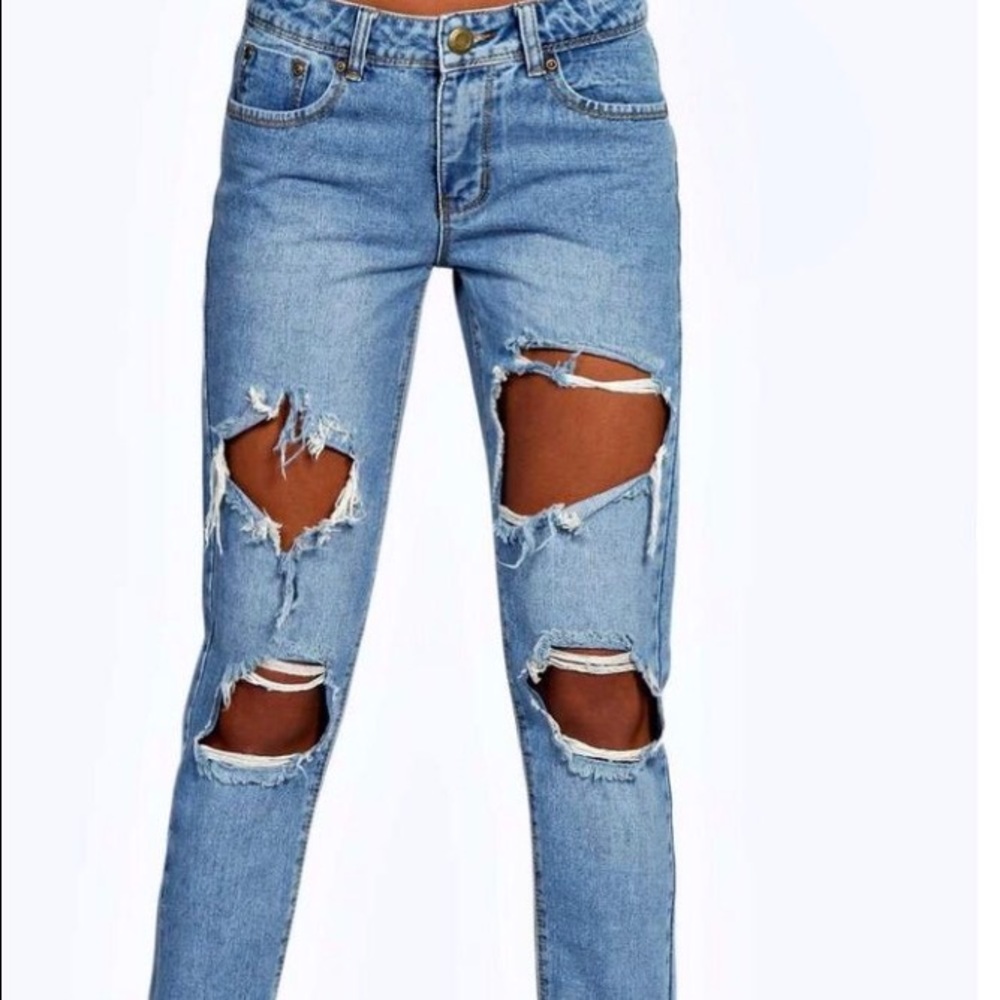 IZzy Cloud Wash Ripped Boyfriend Jeans