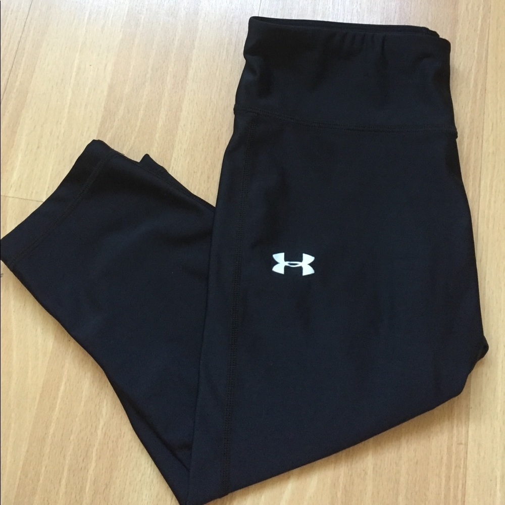 Under Armour compression crops