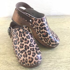 Girls Hanna Andersson Leopard Print Clogs