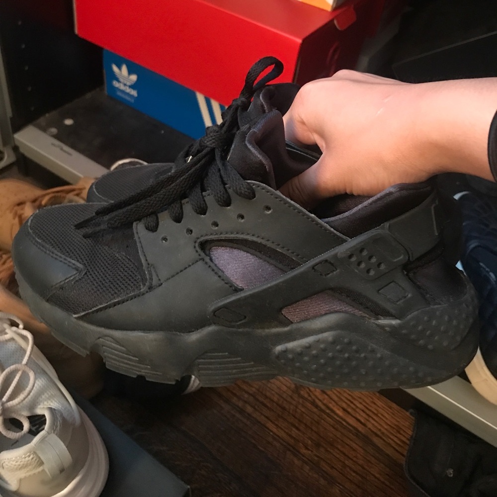Black huaraches