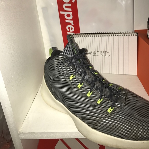 Nike size 12 hyper fresh - Picture 3 of 3