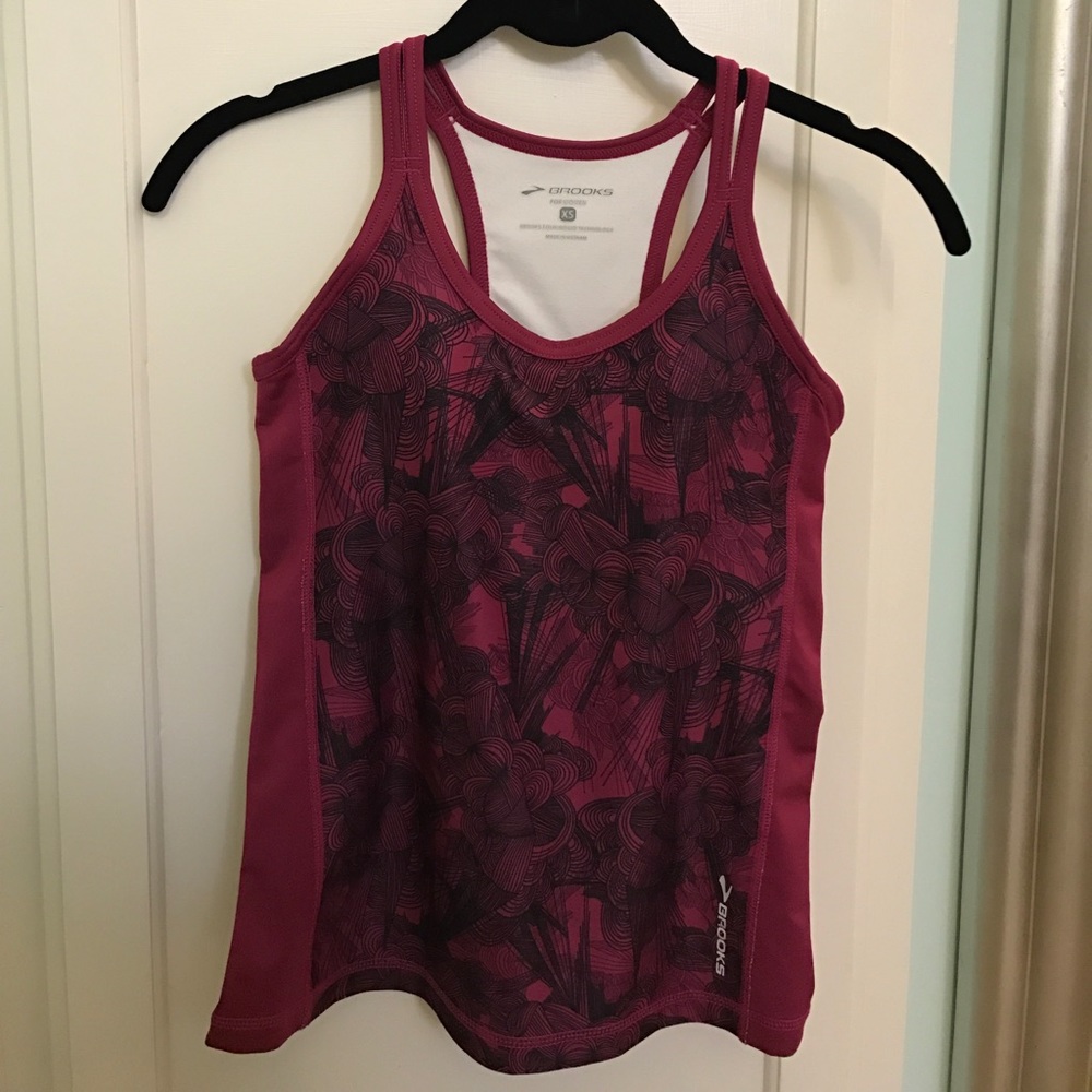 Brooks running/workout top with pocket
