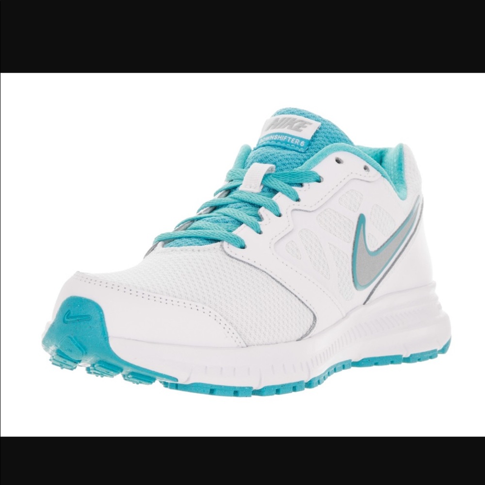 New Women's Nike Size 7