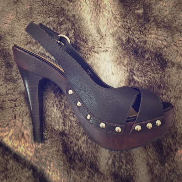 Brown shoes - Picture 1 of 2