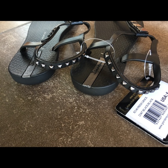 Black Ipanema Sandals - Picture 2 of 3
