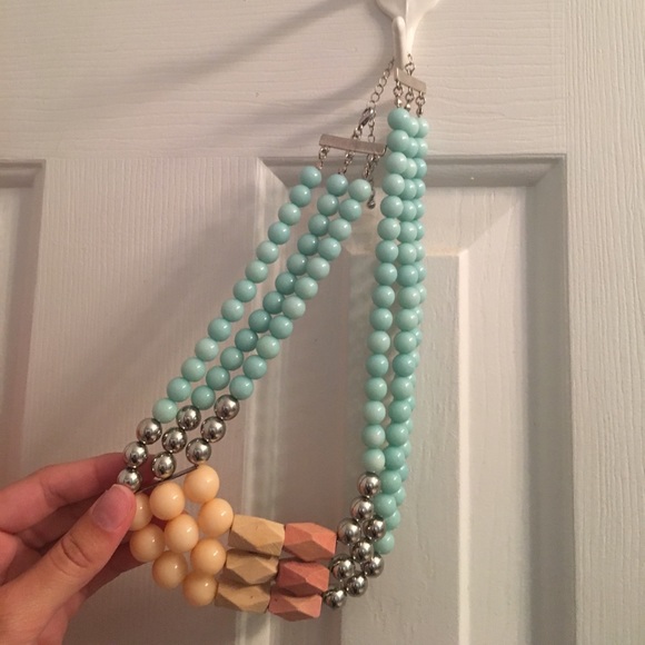 Headed multicolor necklace from Francesca's - Picture 1 of 2