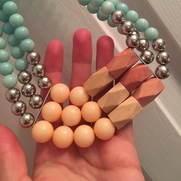 Headed multicolor necklace from Francesca's - Picture 2 of 2