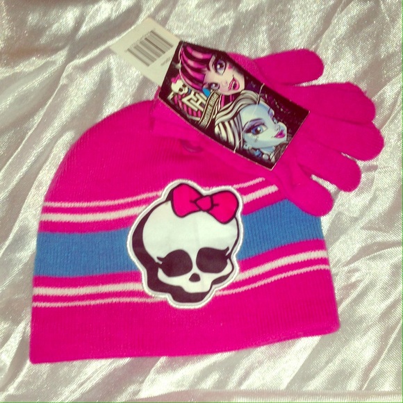 monster high Other - ❄️Hat & Glove Set❄️
