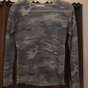 Scoop hem camo shirt