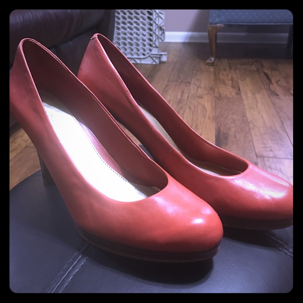 Gorgeous platform pumps beautiful orange leather