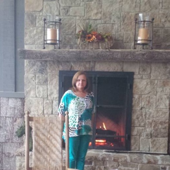 Meet your Posher, Pam - Picture 1 of 1