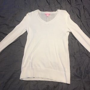 Hardly worn Lilly Pulitzer sweater. Size XS