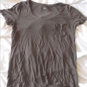 Brown uniqlo tee