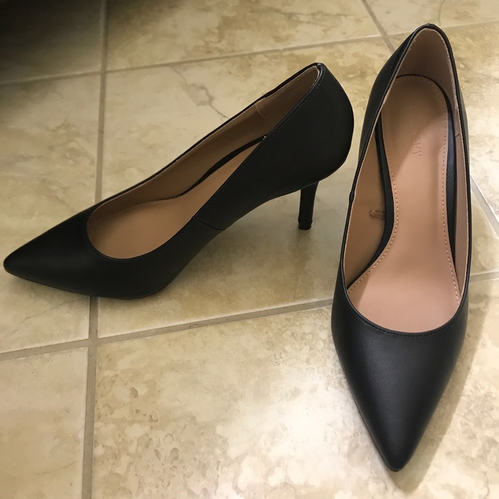 Black Pumps/heels! Old navy! Perfect condition!