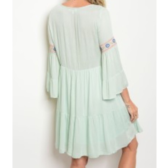 🌸 Minted cool keyhole bell sleeve shift dress - Picture 2 of 2