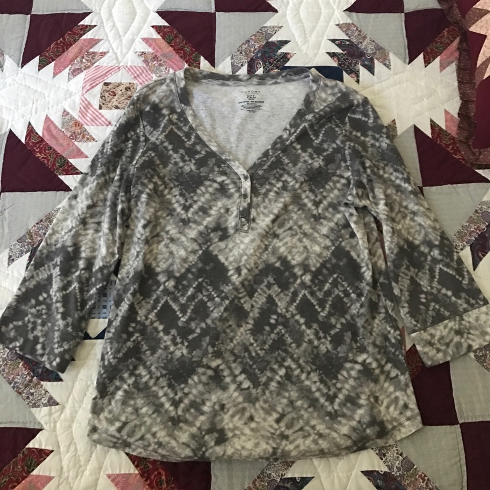 Woman's 3 quarter sleeve shirt