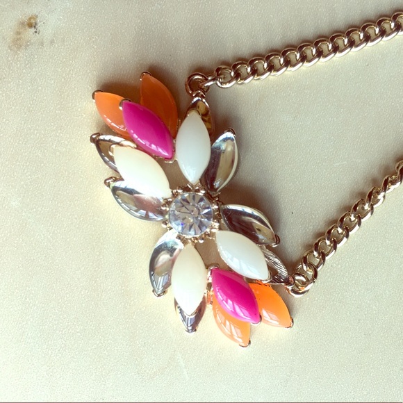 💝 Flower necklace - Picture 3 of 5