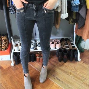 ZARA ZIPPER JEANS