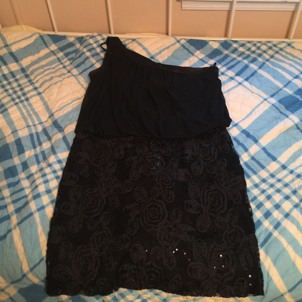 One shoulder black dress