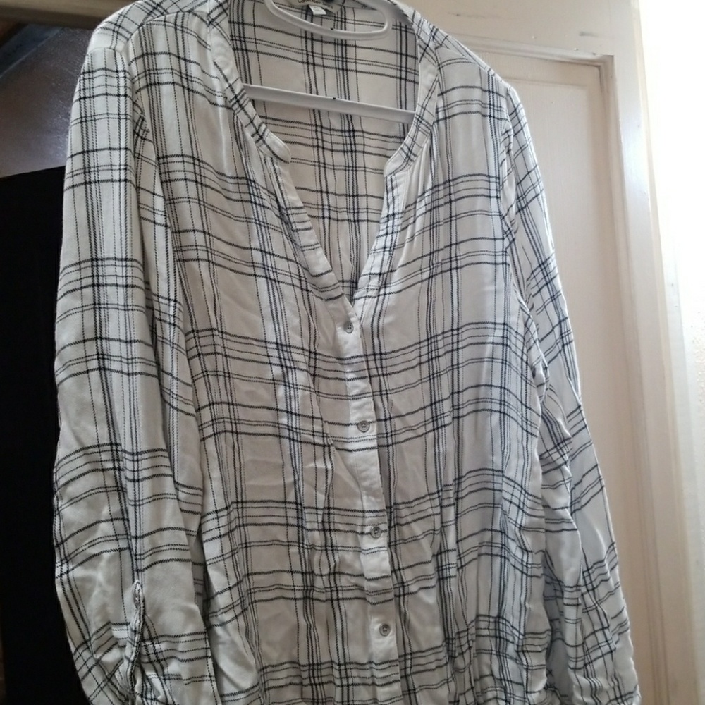 Calvin Klein button up blouse. Size xl