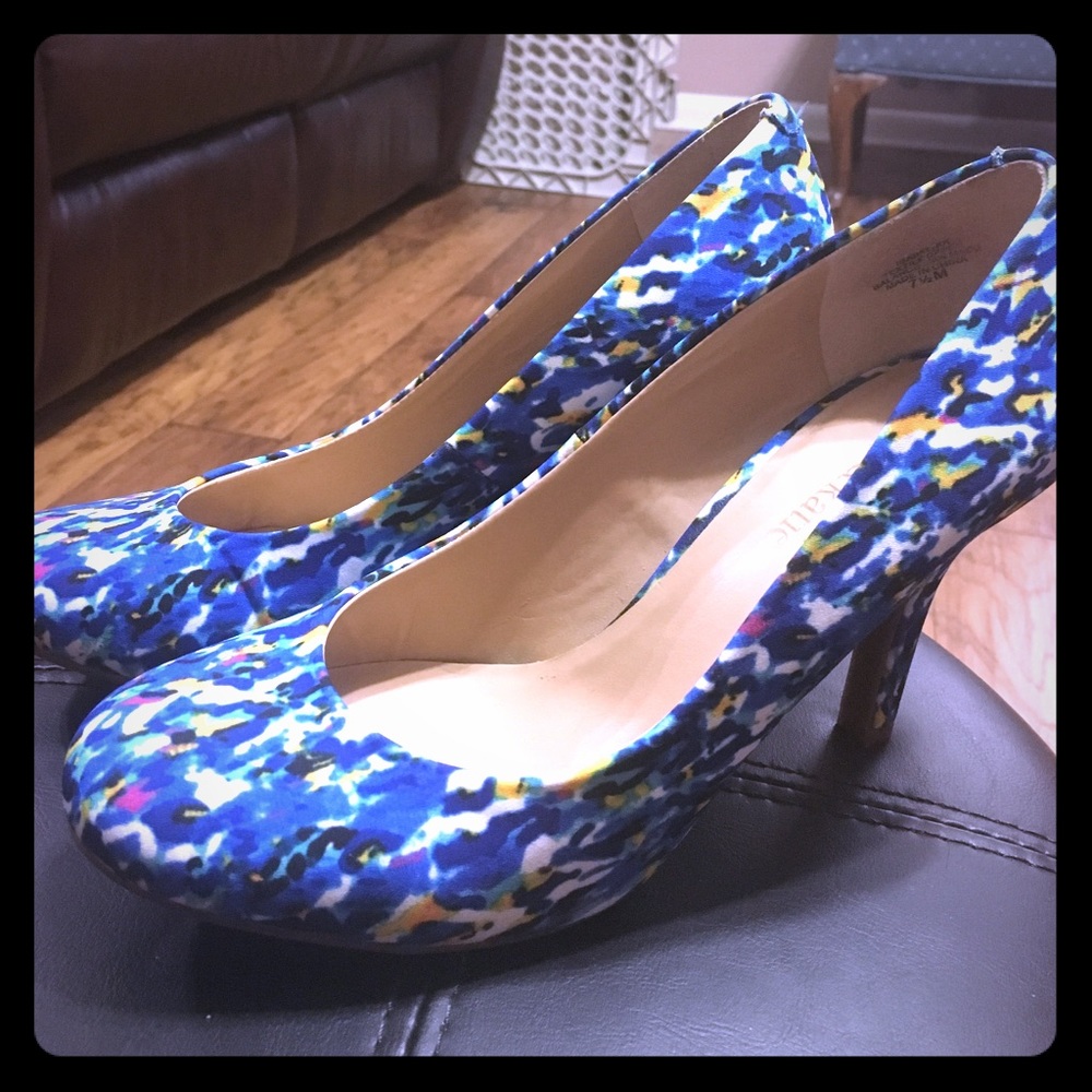 Beautiful blue fabric upper round toe stiletto