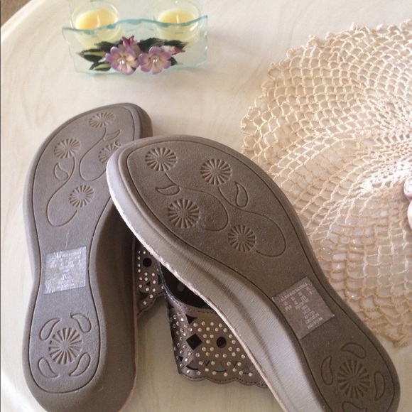 Shoes - Picture 3 of 4