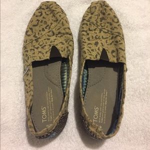Women's Toms size 9