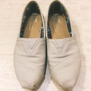 Beige/Grey Toms