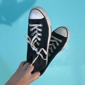 Black Converse w/ purple line
