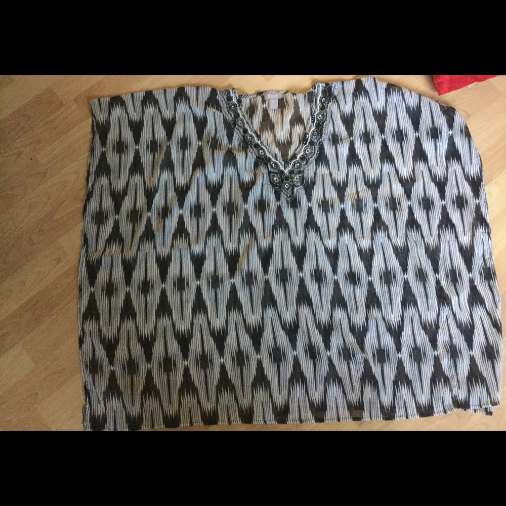 Beautiful black & white poncho by Chicos