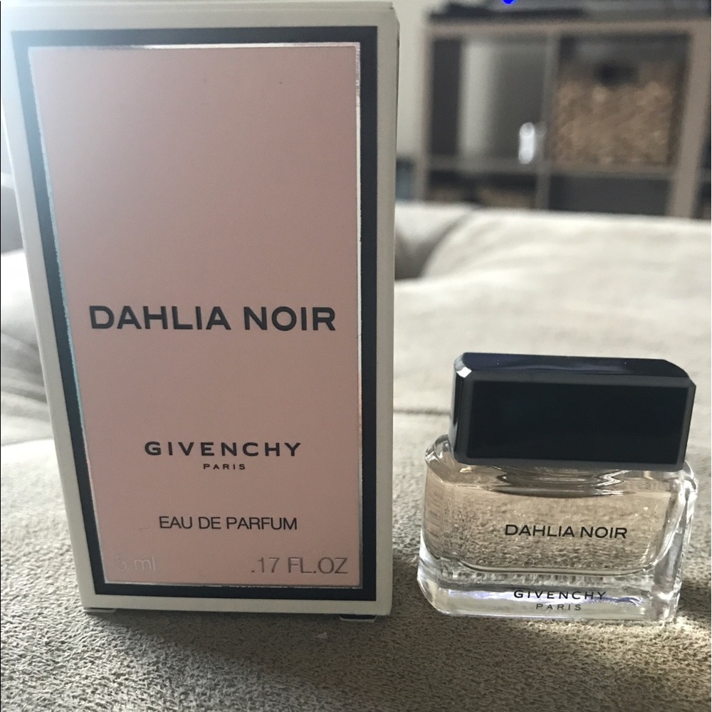 Dahlia Noir