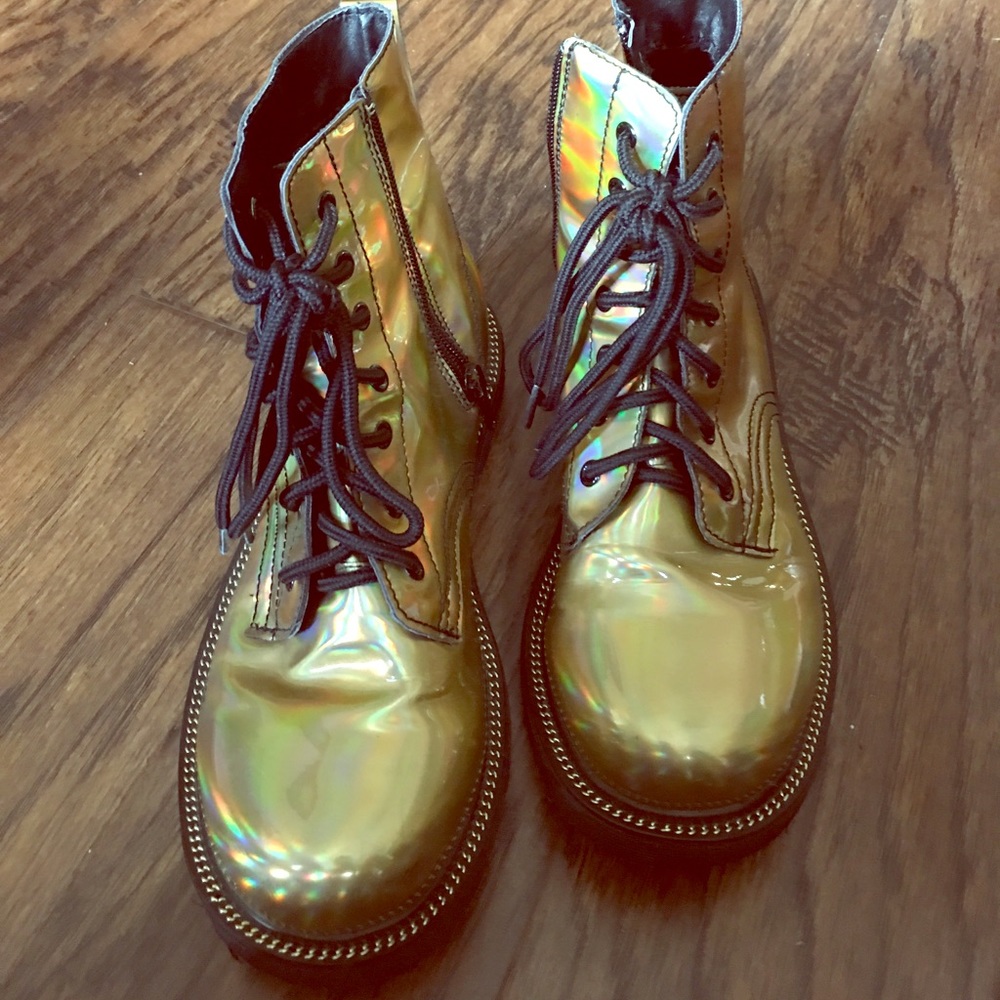Metalic gold zip up boots