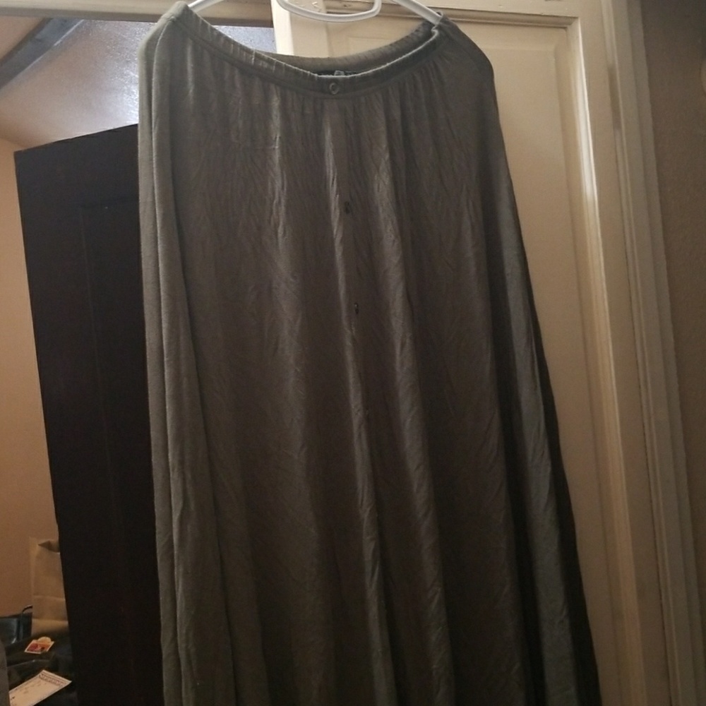 Maxi skirt. Olive green size 12