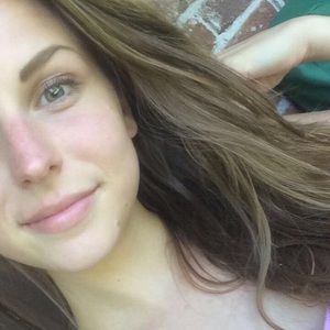 Meet your Posher, Caitlin