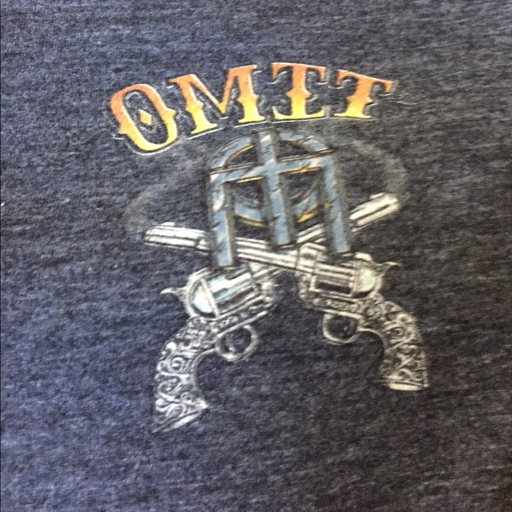 Omit tee - Picture 3 of 5