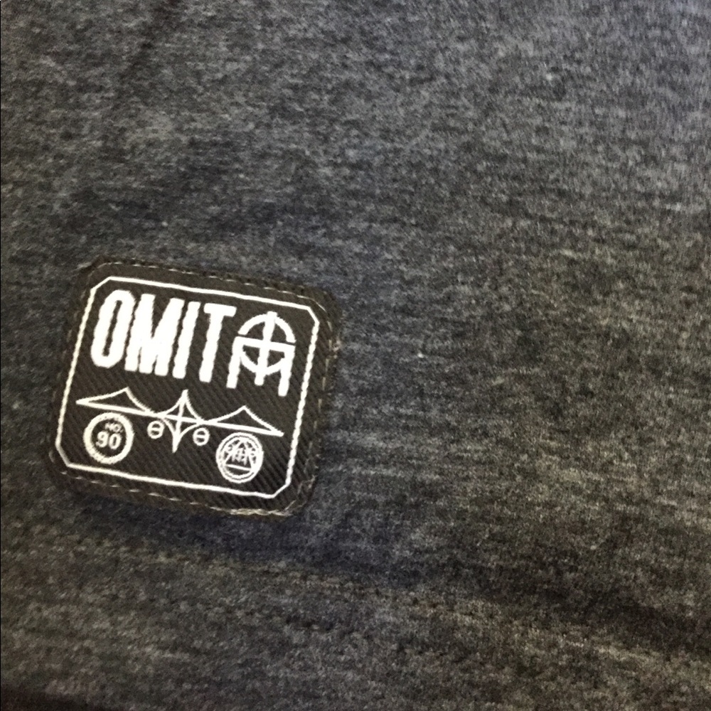 Omit tee - Picture 4 of 5