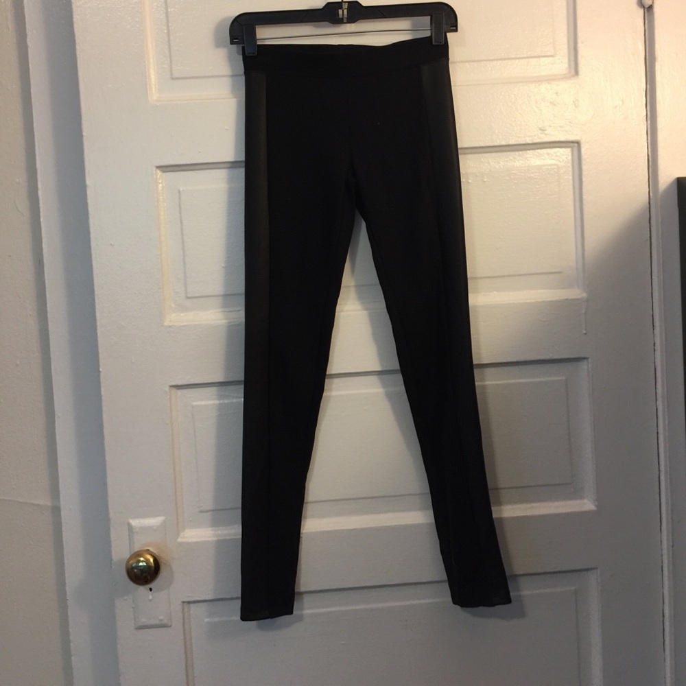 Leggings with leather detail down the sides