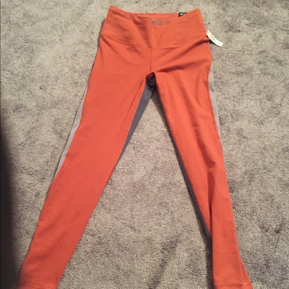 Victoria Secret Knockout Leggings - Picture 3 of 4