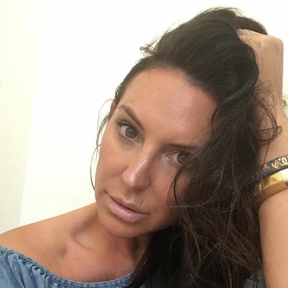 Meet your Posher, Beth - Picture 2 of 2