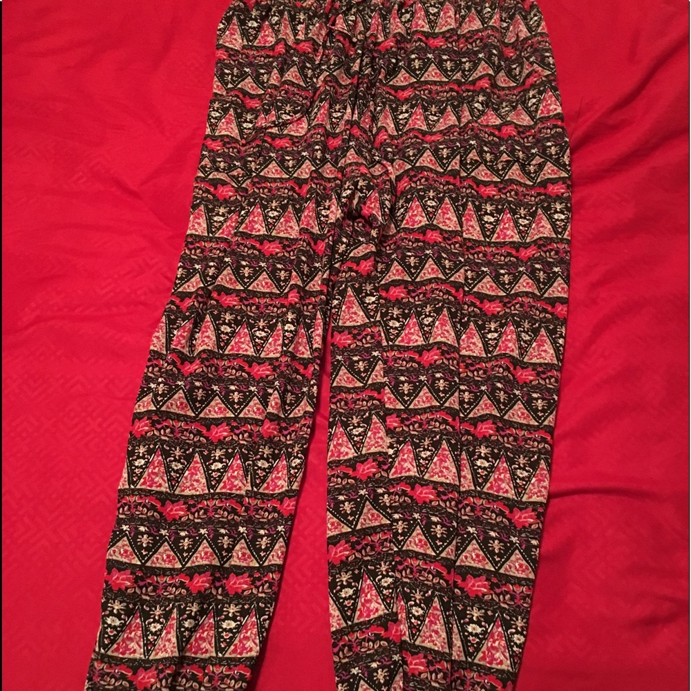 Flowy pink/black patterned pants