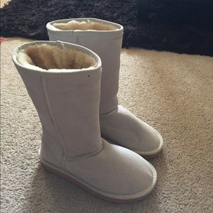 Women's Ugg Boot White size 6
