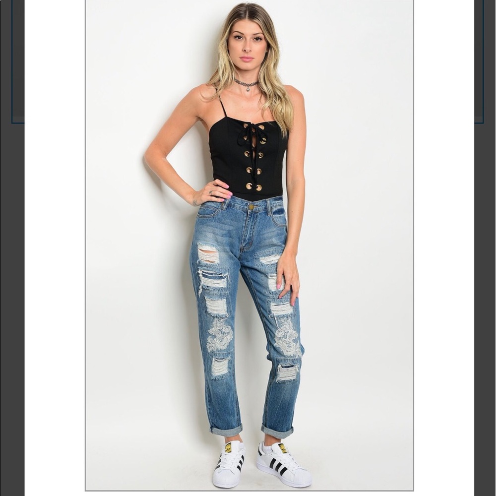 ✨✨Denim Blue distressed boyfriend jeans