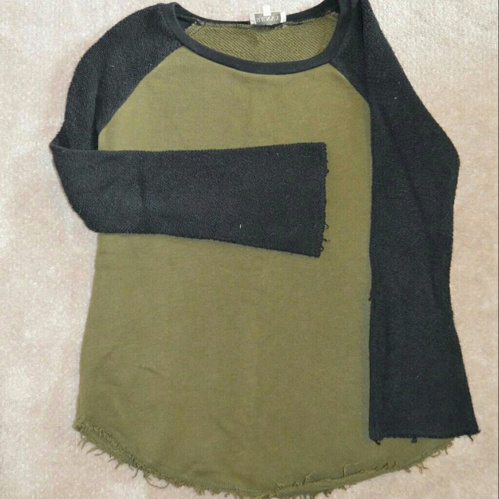 Renvy Black & Green 3/4 Sleeve Sweater