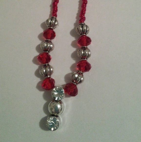 Red princess style pendant necklace - Picture 1 of 1