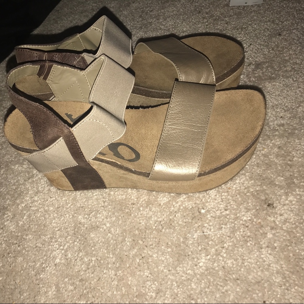 OTBT tan size 6.5  wedge