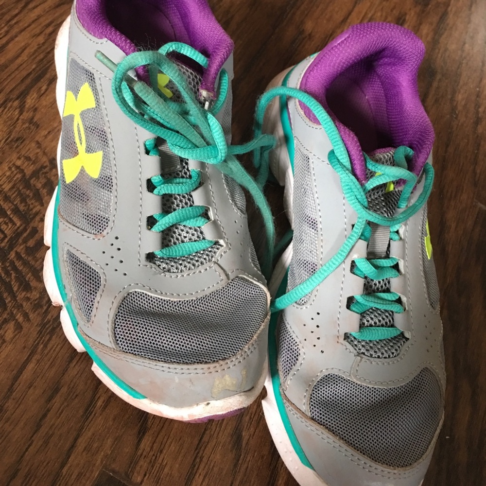 Multi colored under armor tennis shoes