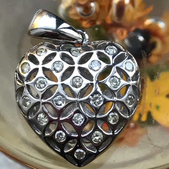 Beautiful 14K White Gold Diamond Heart Pendant - Picture 1 of 9