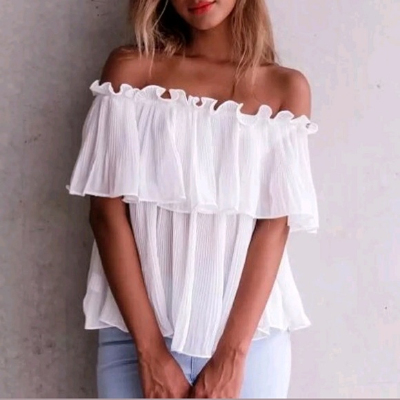 PM Editor Pick🌟NEW! White Ruffle Off Shoulder Top - Picture 2 of 6