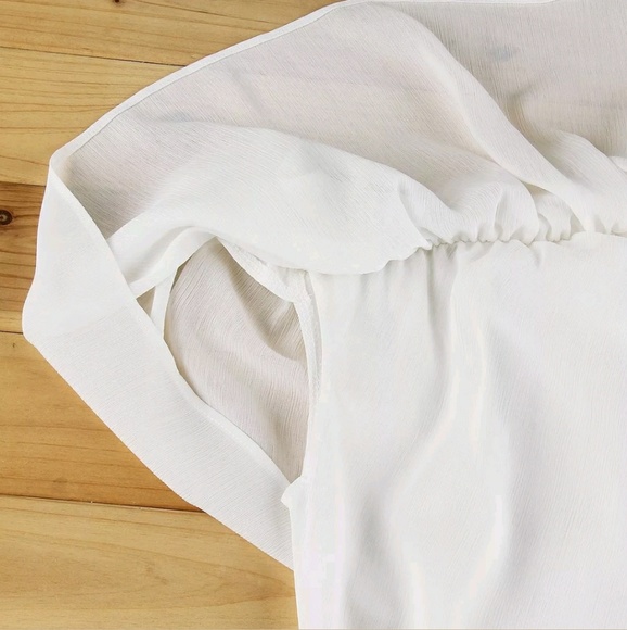 PM Editor Pick🌟NEW! White Ruffle Off Shoulder Top - Picture 4 of 6